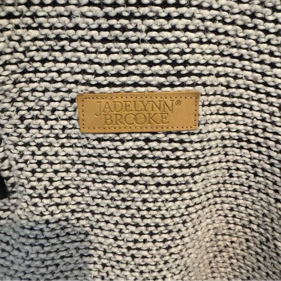 Jadelynn Brooke Women's Long Sleeve 1/4 Zip Pullover Color Gray and White - Picture 4 of 7